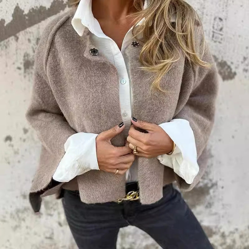 Laila™ | Kort jakke med elegant utslåtte ermer