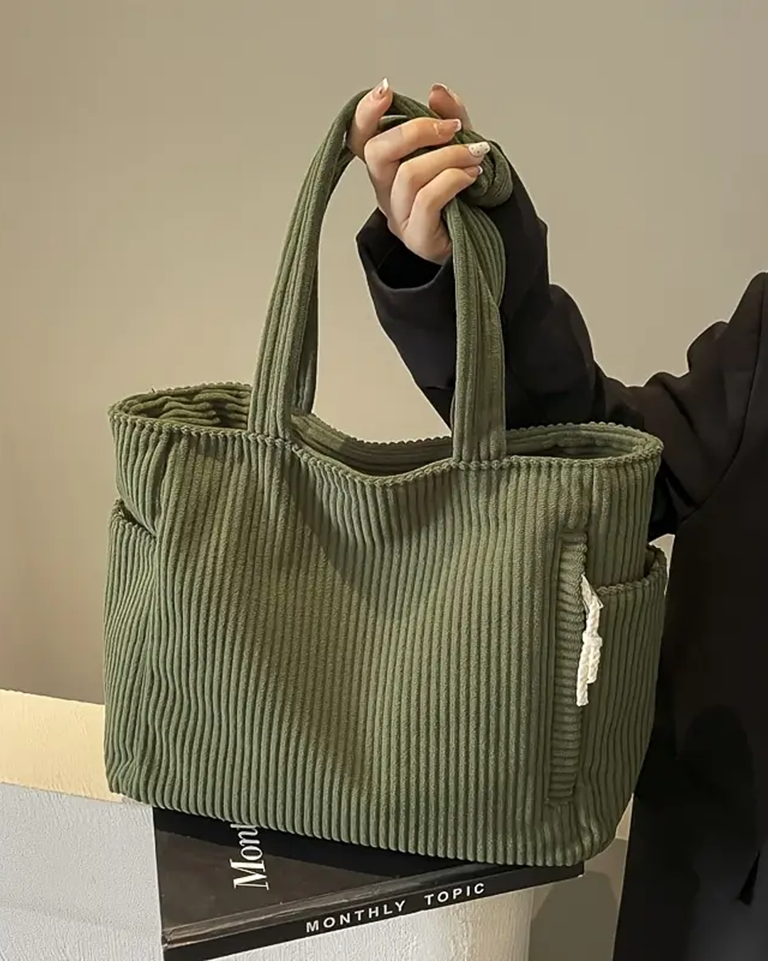 Tilda - Ribbestrikket veske med snordetaljer